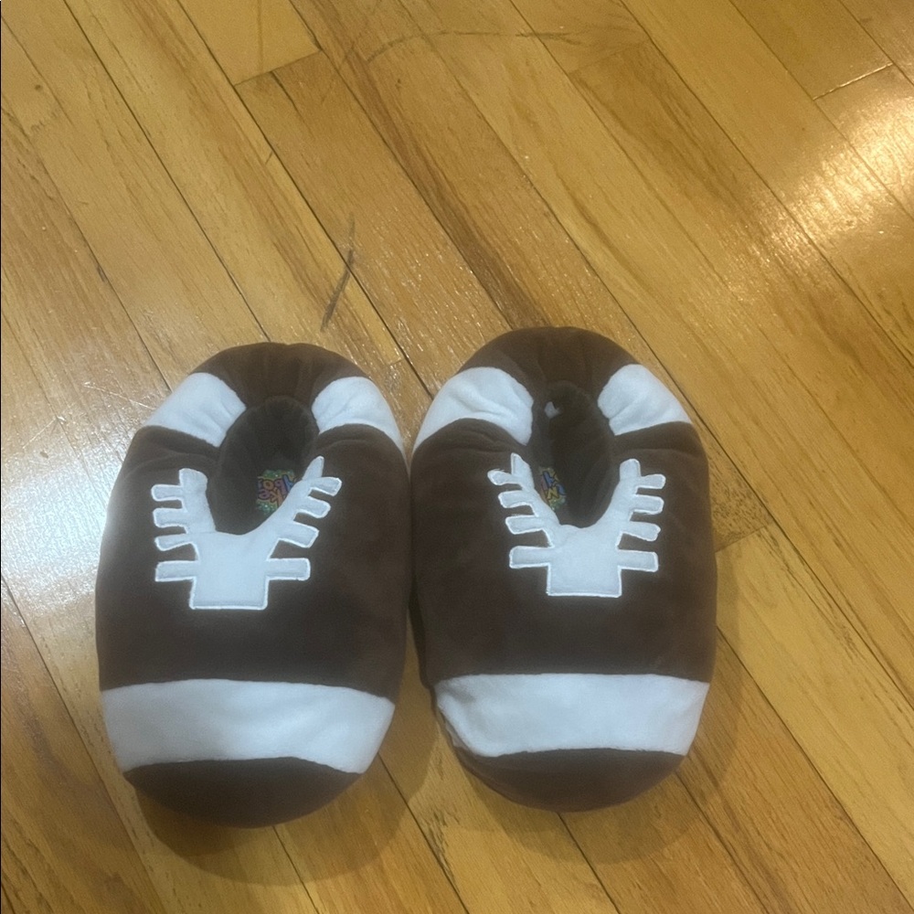Yankee Toybox Kids Football Slippers Size Large (13/1)